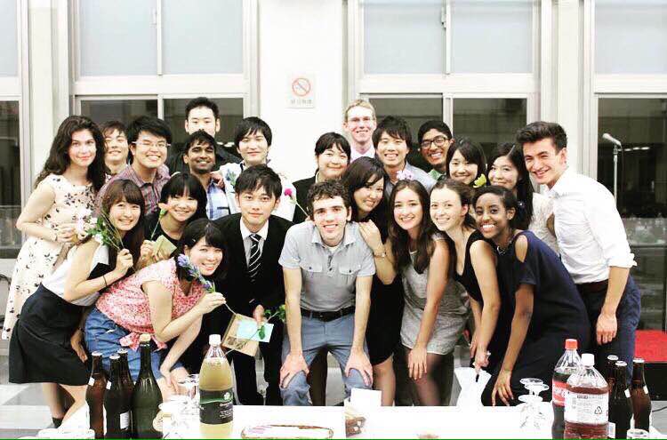 SKIP participants and IIR members have become a big one family by the end of the program, at the Dining hall of Keio University, Mita Campus.(Mita Campus)